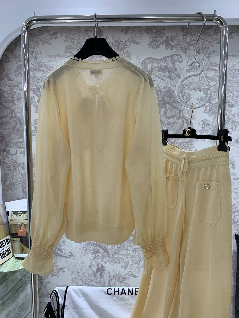 КОСТЮМ CHANEL детальное фото