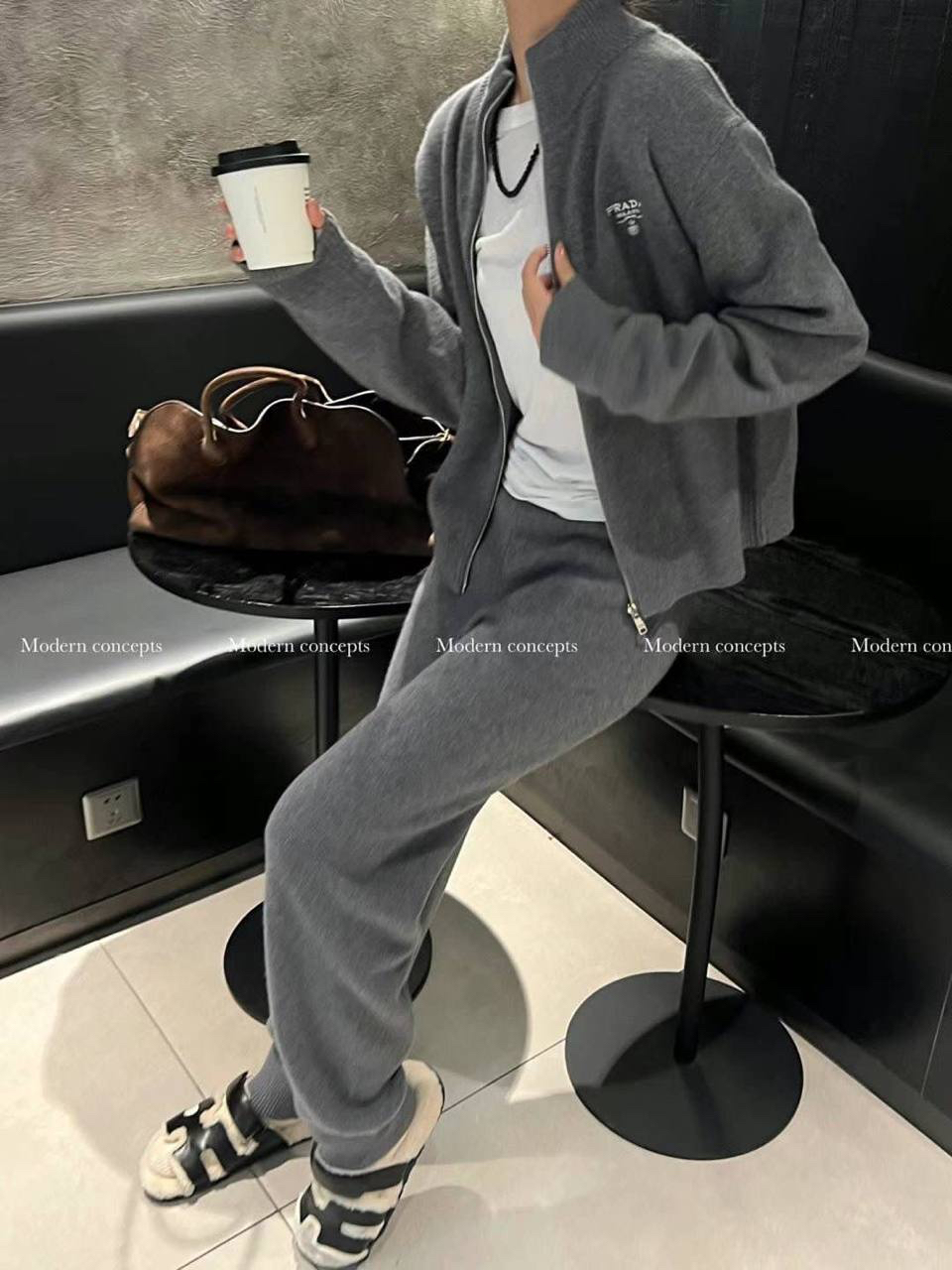 КОСТЮМ PRADA детальное фото