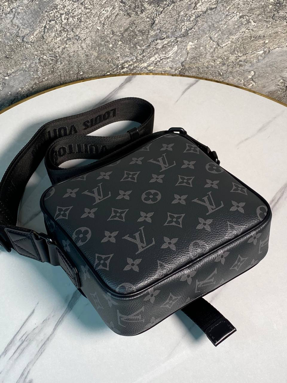 МУЖСКАЯ СУМКА МЕССЕНДЖЕР LOUIS VUITTON детальное фото