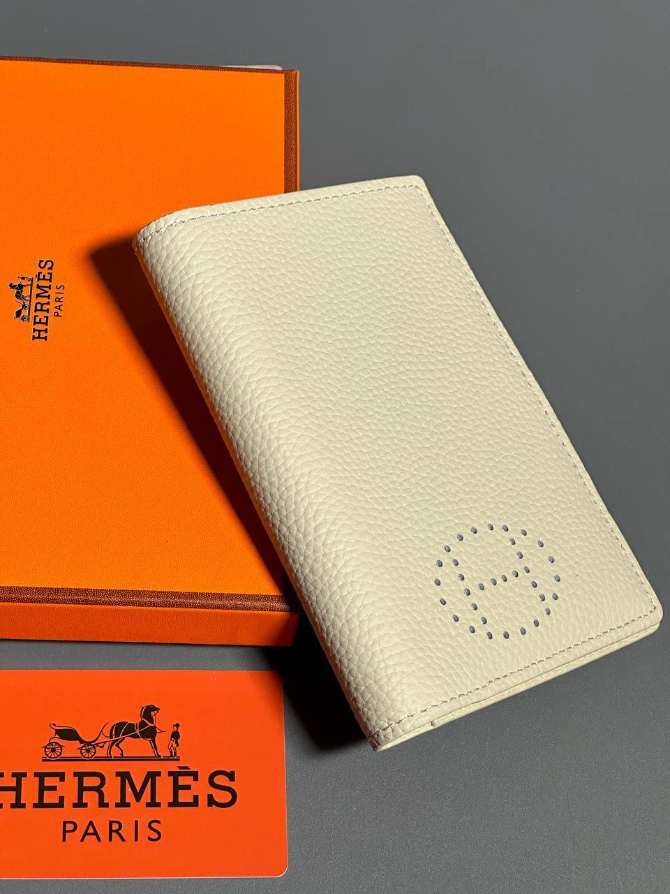 ОБЛОЖКА НА ПАСПОРТ HERMES детальное фото