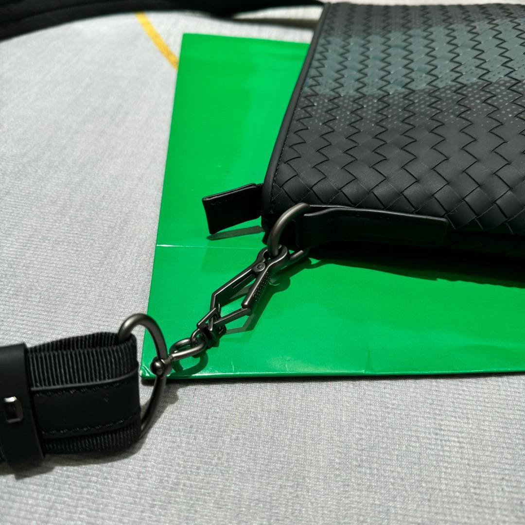 МУЖСКАЯ СУМКА МЕССЕНДЖЕР BOTTEGA VENETA детальное фото