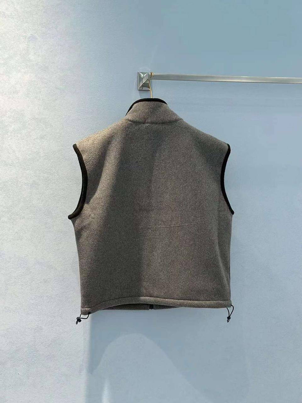 ЖИЛЕТ MIU MIU детальное фото