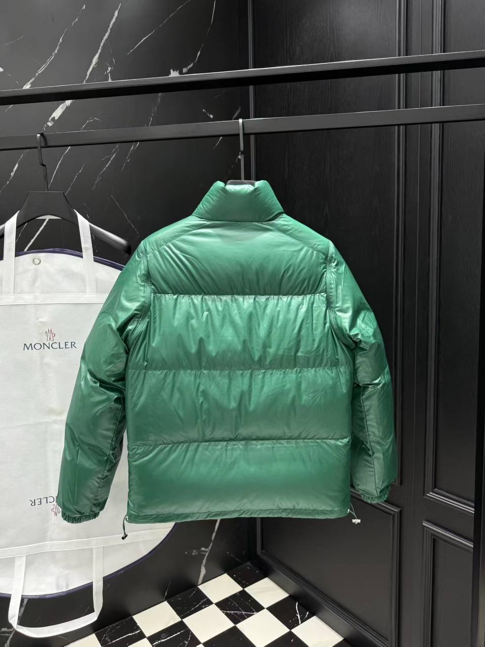МУЖСКОЙ ПУХОВИК ДВУСТОРОННИЙ MONCLER детальное фото