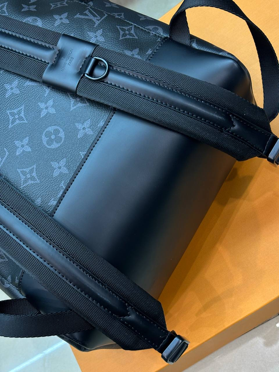 МУЖСКОЙ РЮКЗАК LOUIS VUITTON детальное фото