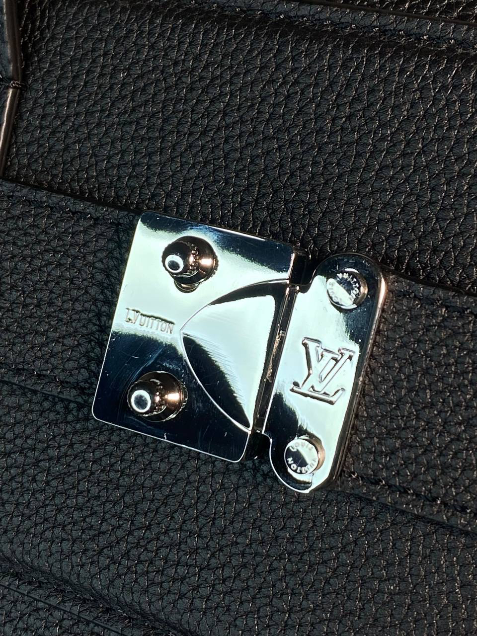 МУЖСКОЙ ПОРТФЕЛЬ LOUIS VUITTON детальное фото