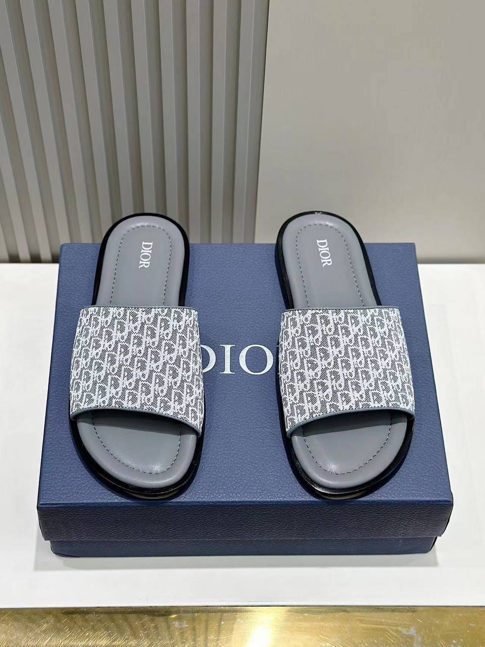 МУЖСКИЕ ШЛЕПКИ CHRISTIAN DIOR детальное фото
