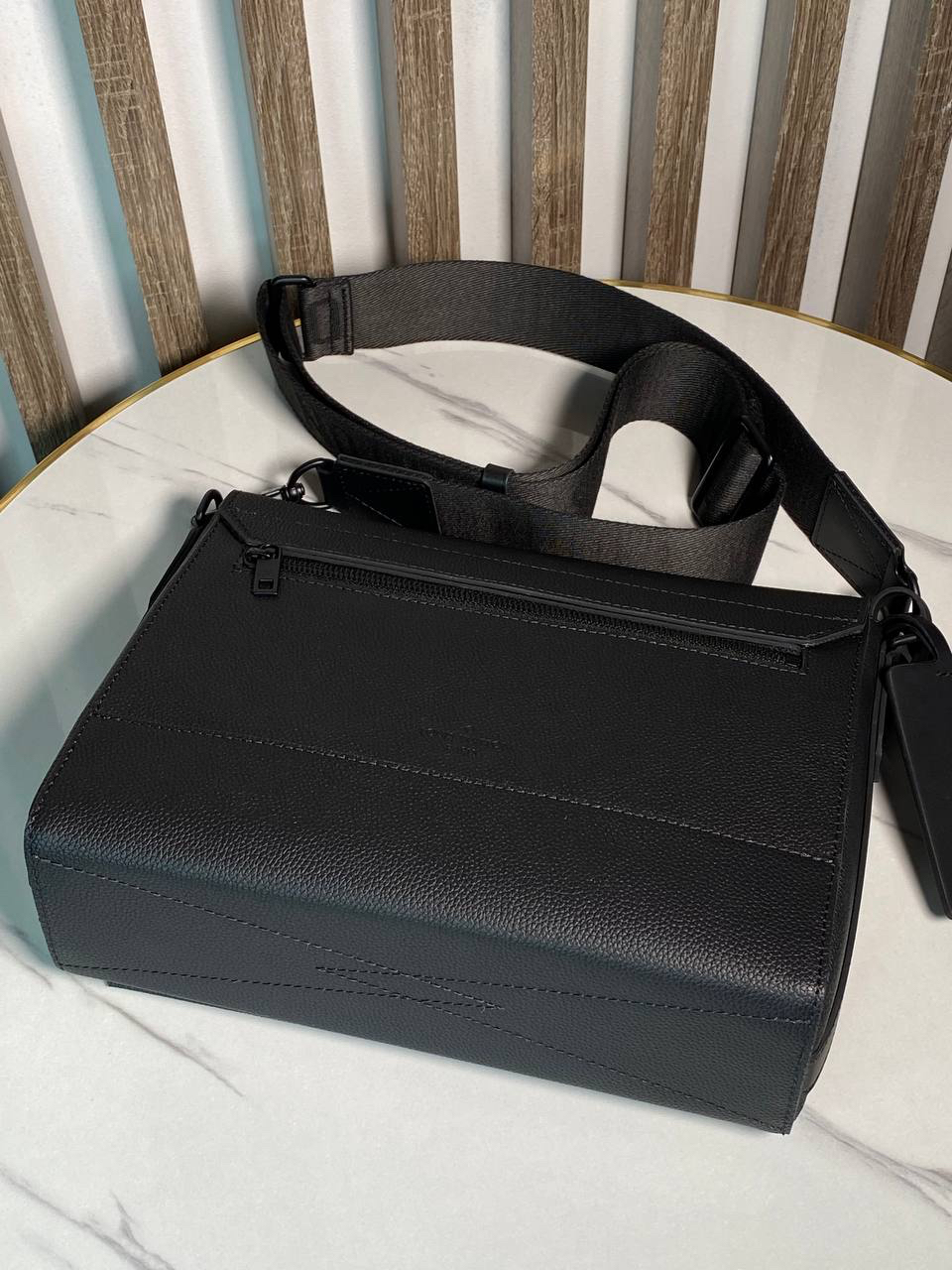 МУЖСКАЯ СУМКА МЕССЕНДЖЕР LOUIS VUITTON детальное фото