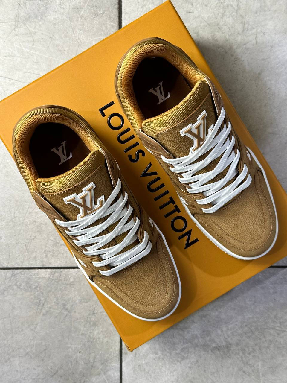 МУЖСКИЕ КРОССОВКИ LOUIS VUITTON детальное фото