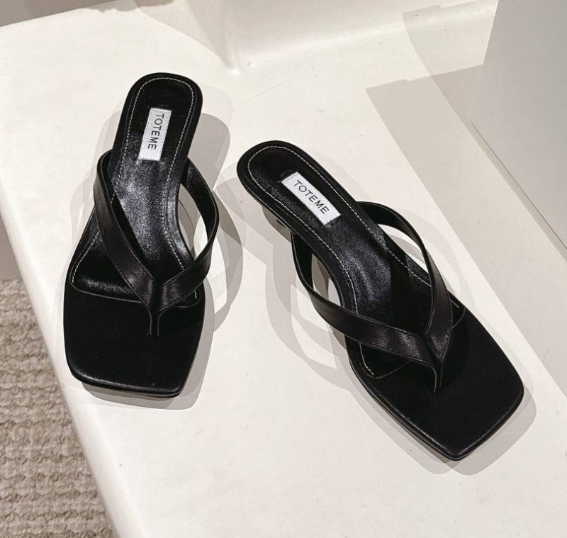 ШЛЕПКИ TOTEME фото