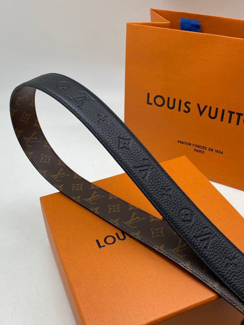 РЕМЕНЬ ДВУХСТОРОННИЙ LOUIS VUITTON детальное фото
