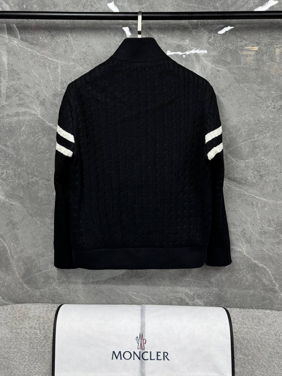 МУЖСКАЯ КУРТКА MONCLER детальное фото