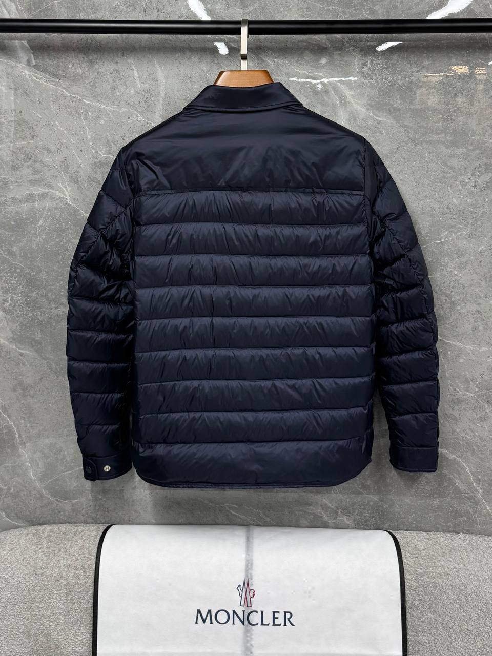 МУЖСКАЯ КУРТКА MONCLER детальное фото