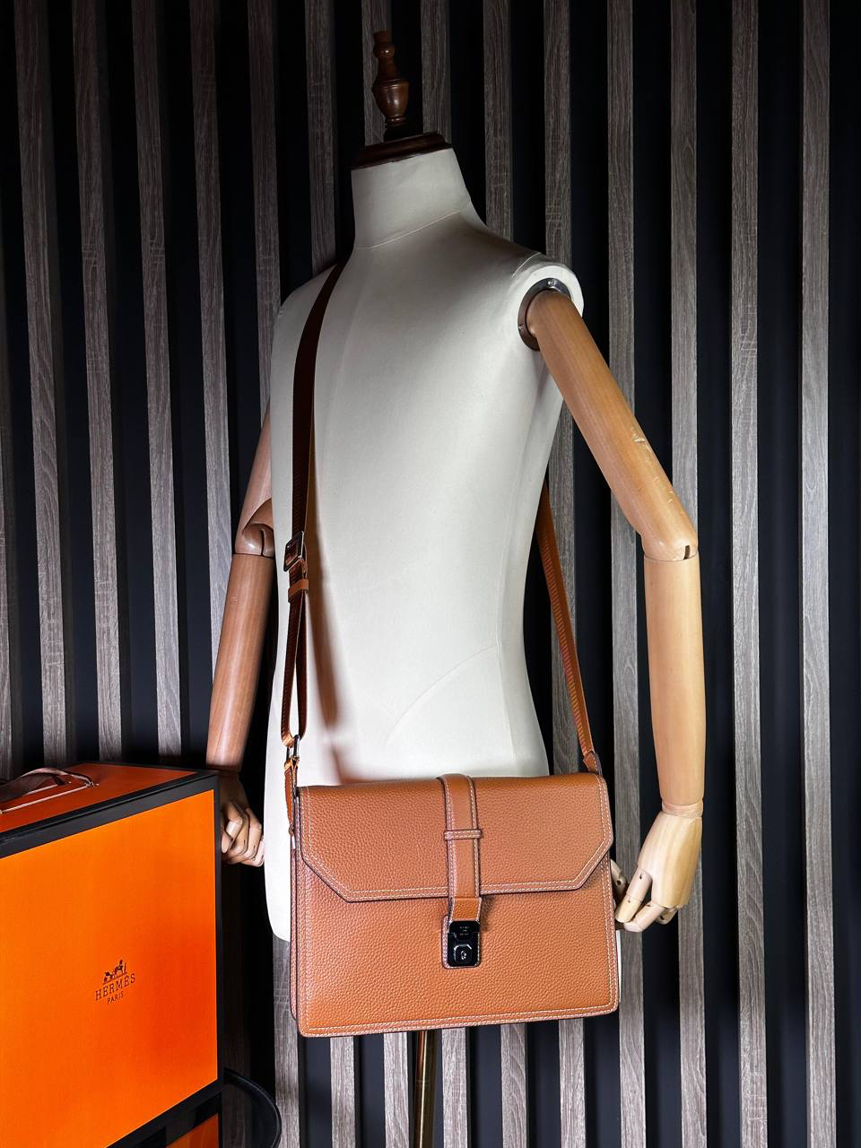 МУЖСКАЯ СУМКА МЕССЕНДЖЕР HERMES детальное фото
