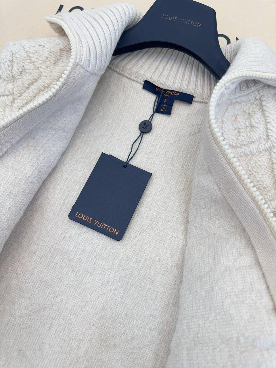 КАРДИГАН LOUIS VUITTON детальное фото
