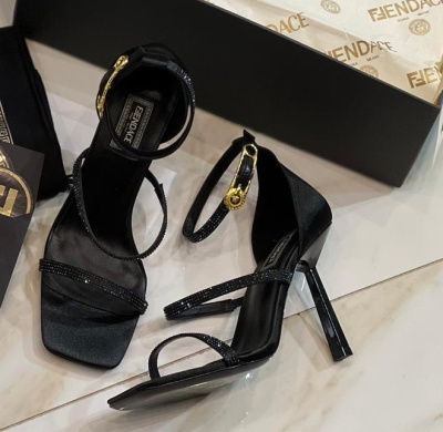 БОСОНОЖКИ VERSACE фото