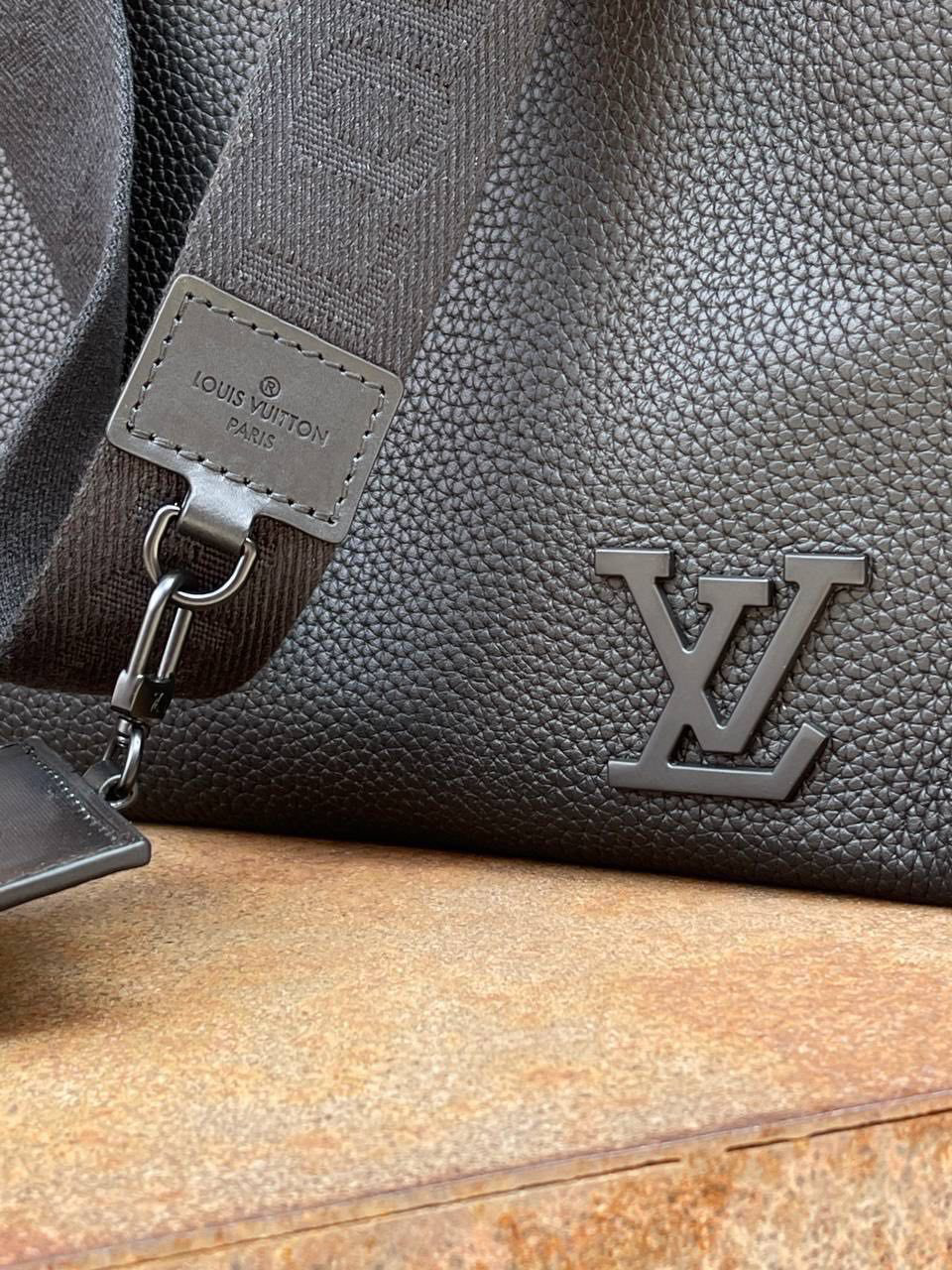 МУЖСКАЯ СУМКА МЕССЕНДЖЕР LOUIS VUITTON детальное фото