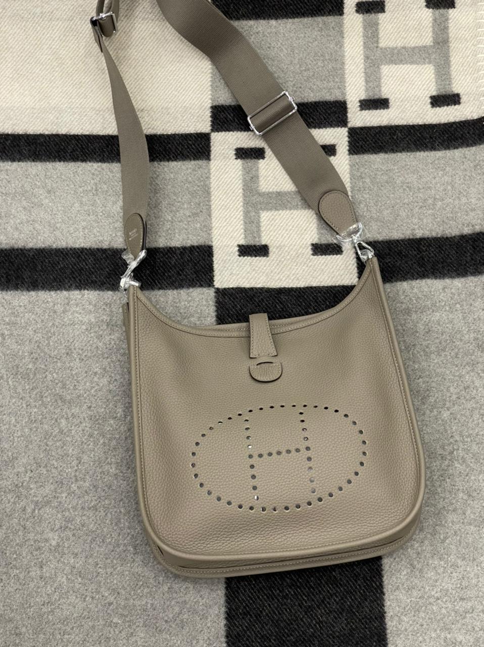 СУМКА HERMES EVELYNE детальное фото