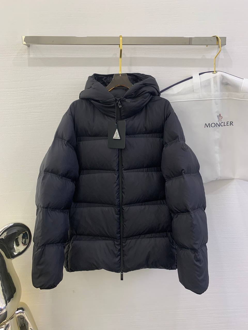 МУЖСКОЙ ПУХОВИК MONCLER детальное фото