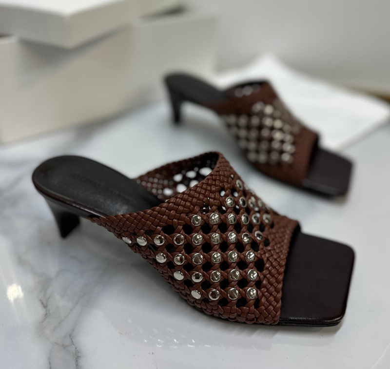 ШЛЕПКИ KHAITE фото