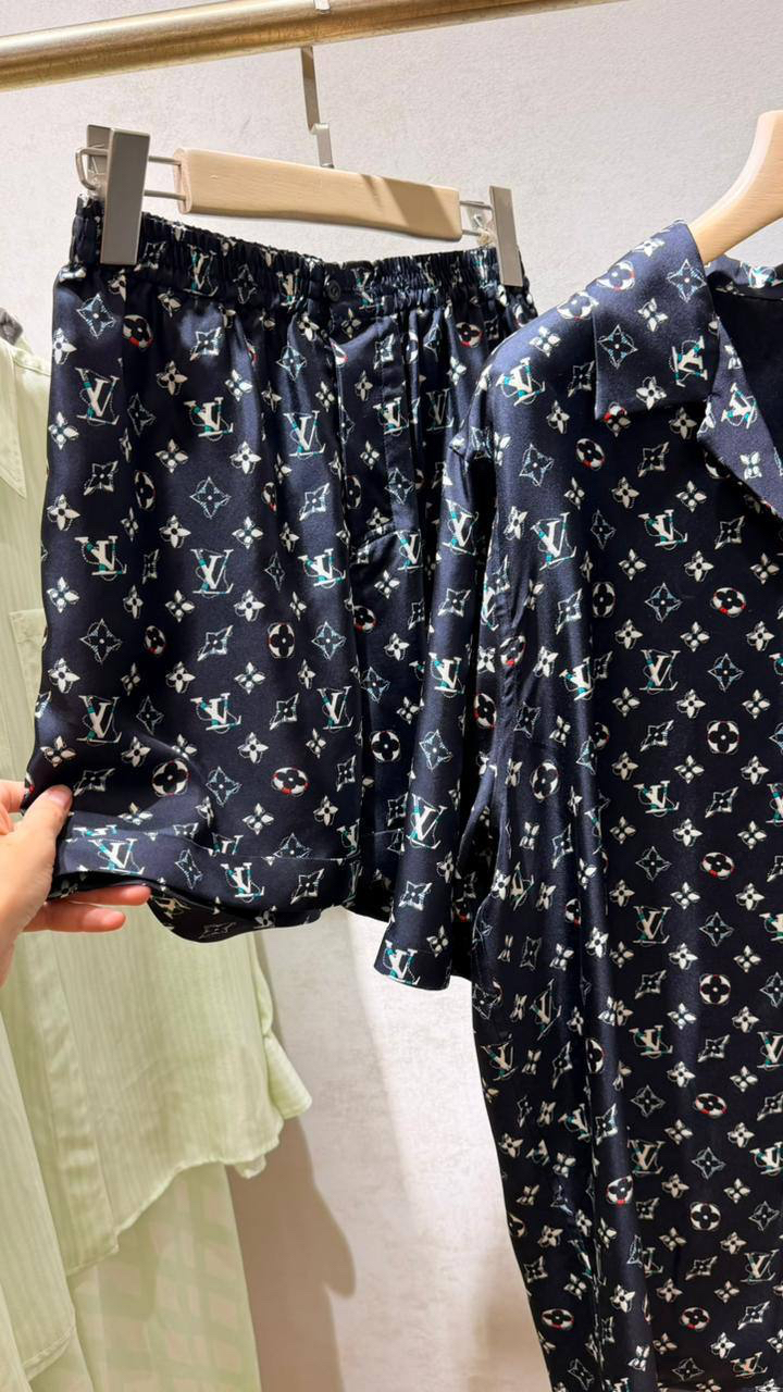 КОСТЮМ LOUIS VUITTON детальное фото