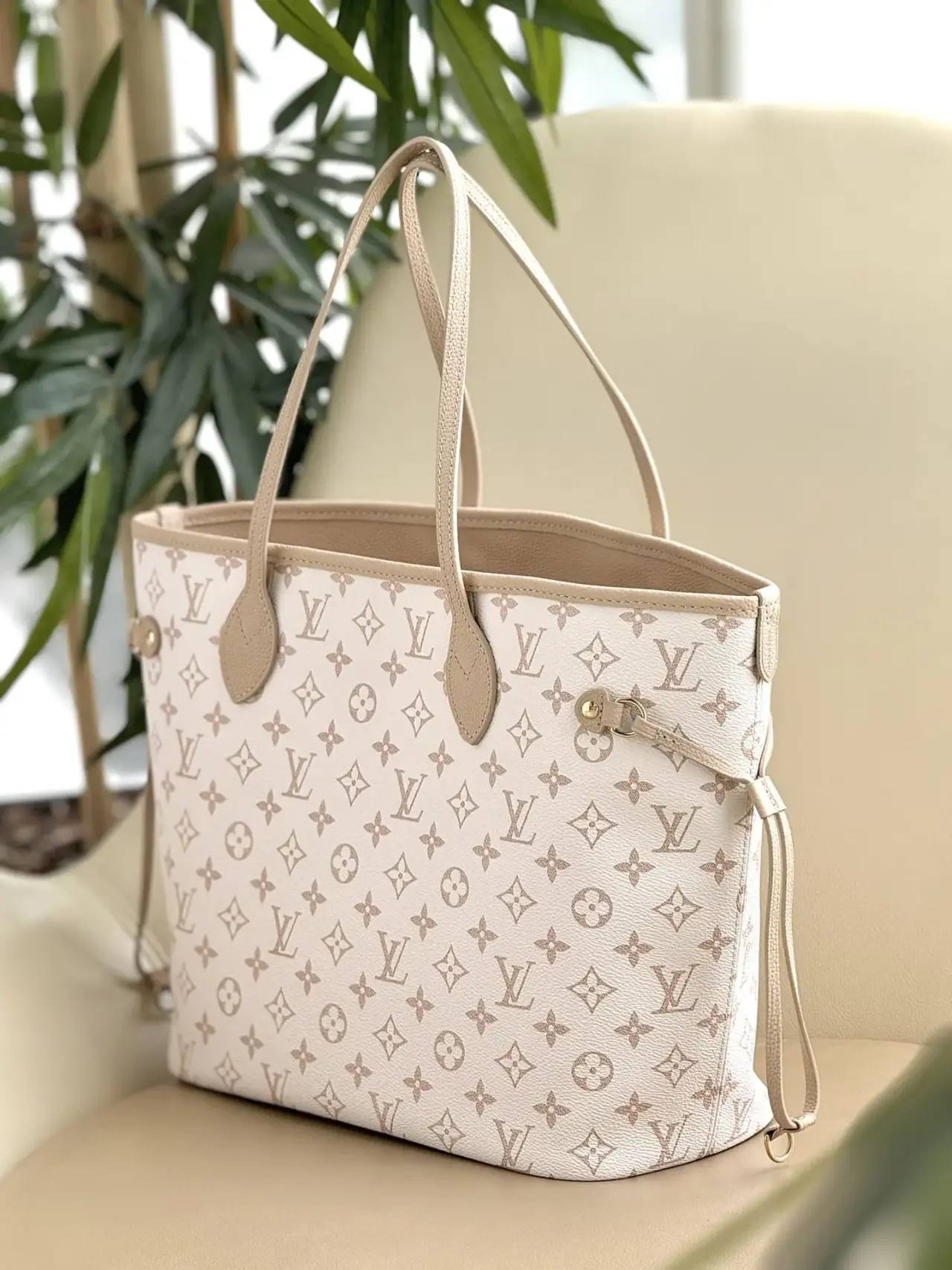 СУМКА LOUIS VUITTON NEVERFULL детальное фото
