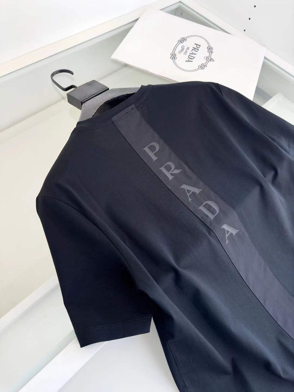 МУЖСКАЯ ФУТБОЛКА PRADA детальное фото