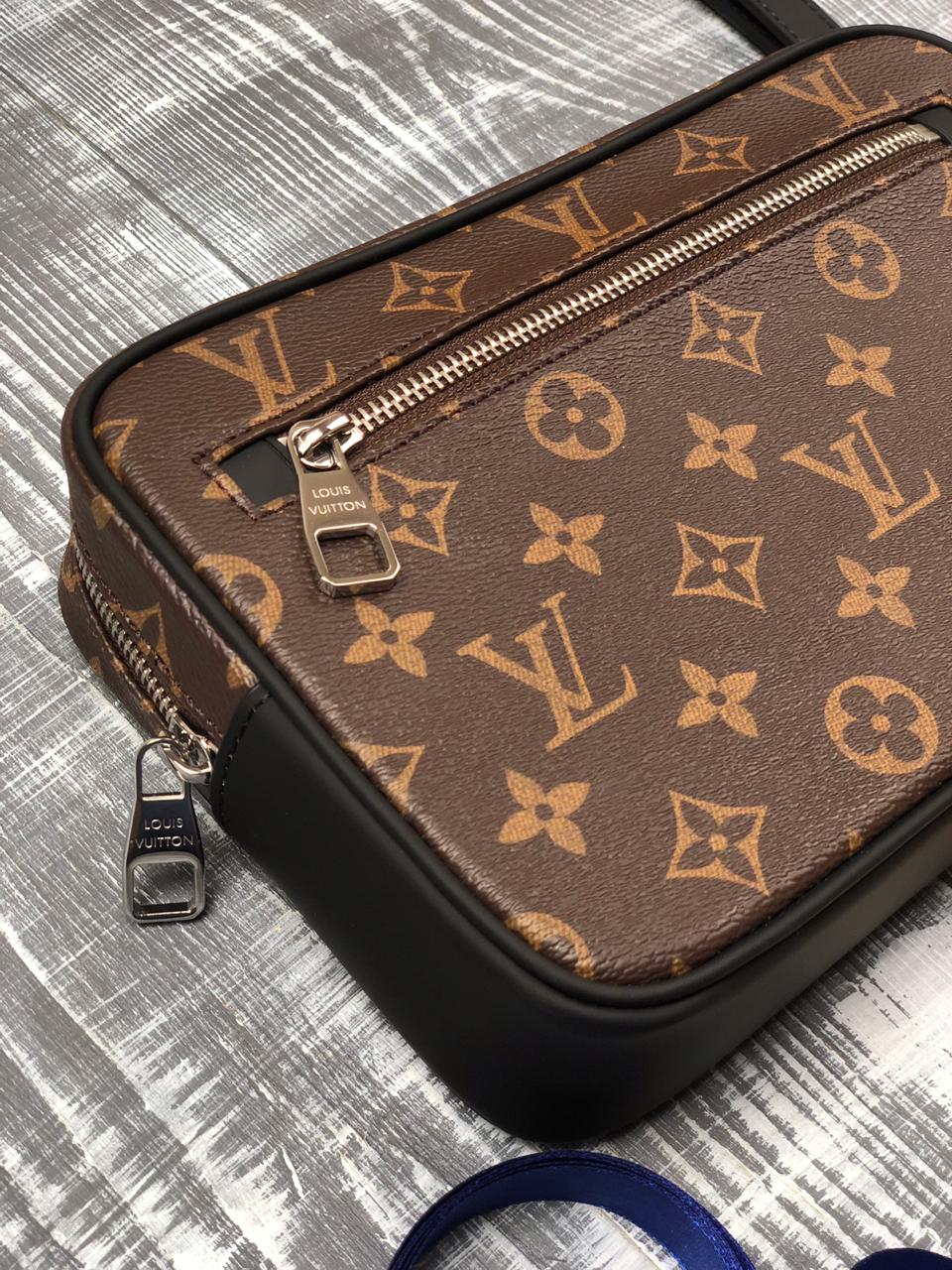 МУЖСКОЙ КЛАТЧ LOUIS VUITTON детальное фото