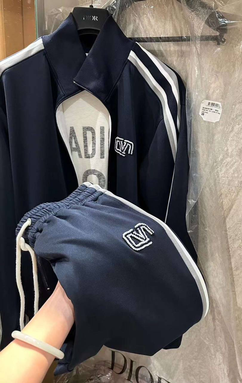 КОСТЮМ VALENTINO детальное фото