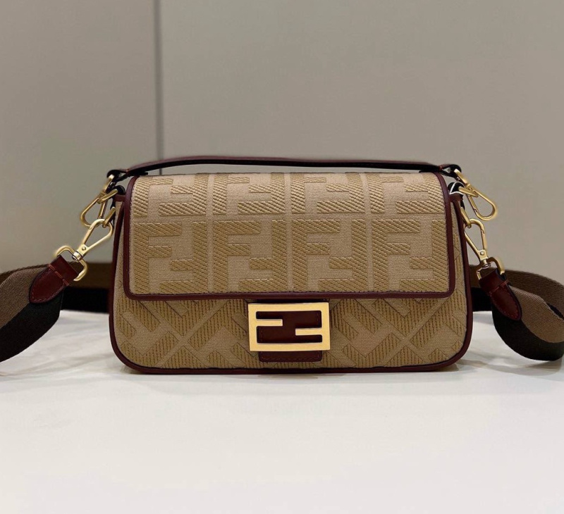 СУМКА FENDI BAGUETTE фото