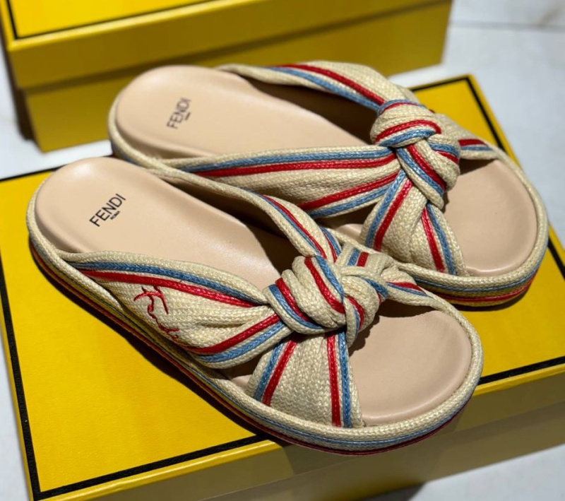 ШЛЕПКИ FENDI фото