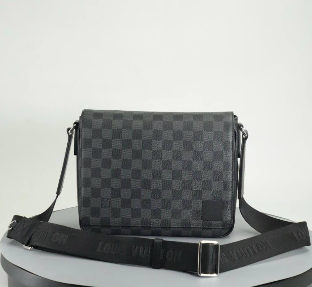 МУЖСКАЯ СУМКА МЕССЕНДЖЕР LOUIS VUITTON детальное фото