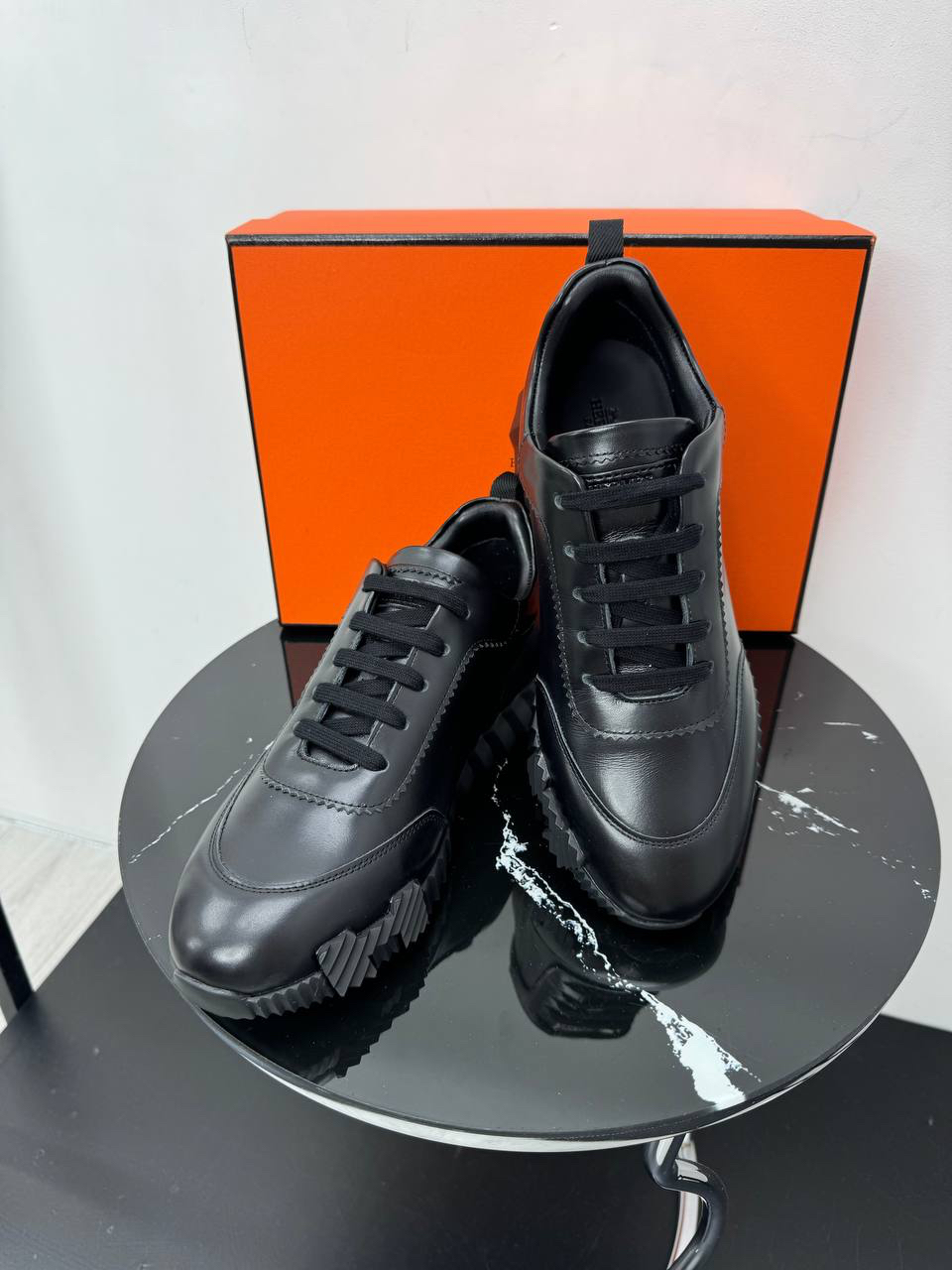 МУЖСКИЕ КРОССОВКИ HERMES детальное фото