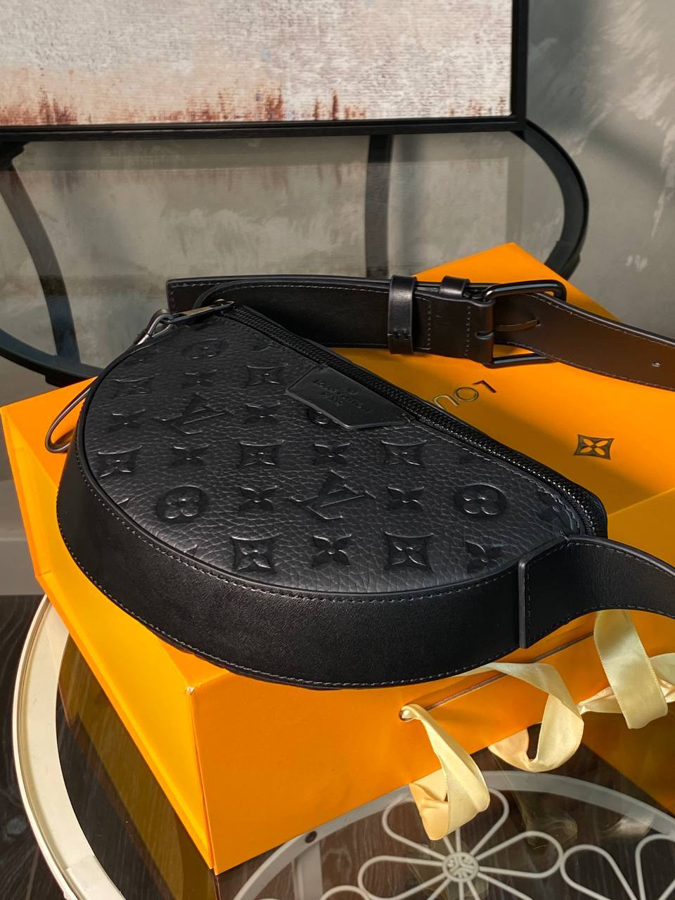 МУЖСКАЯ СУМКА МЕССЕНДЖЕР LOUIS VUITTON детальное фото