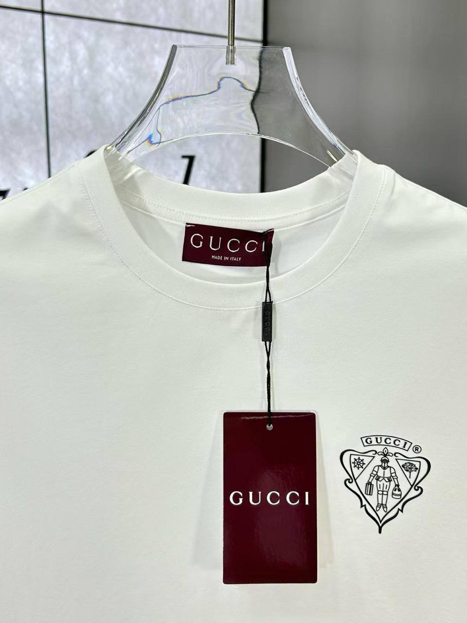 МУЖСКАЯ ФУТБОЛКА GUCCI детальное фото