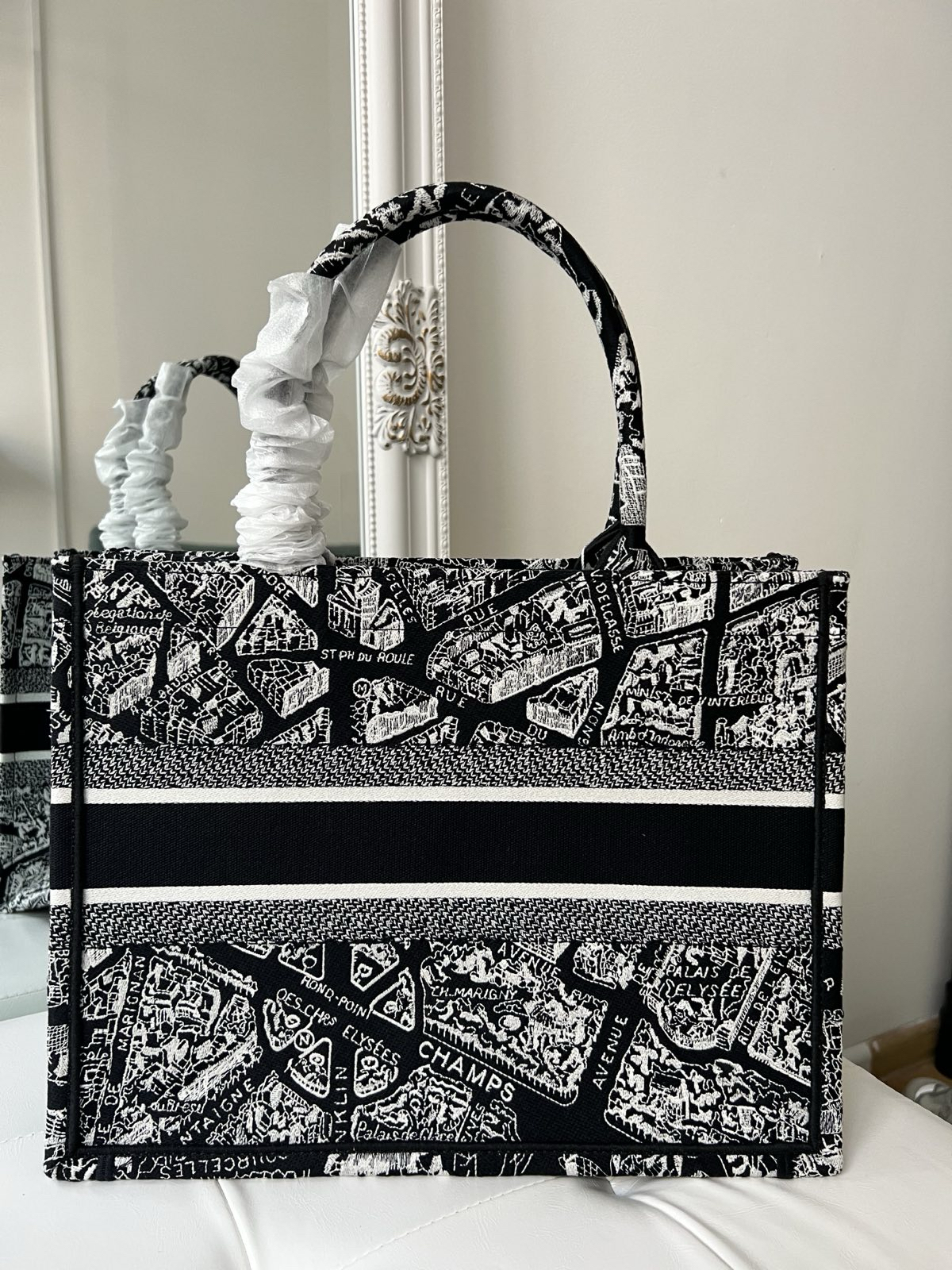 СУМКА CHRISTIAN DIOR BOOK 36 детальное фото