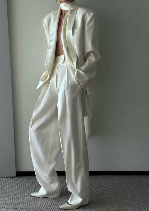 КОСТЮМ HELSA фото