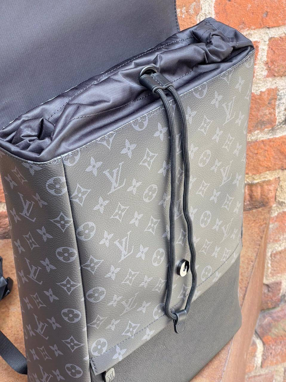 МУЖСКОЙ РЮКЗАК LOUIS VUITTON детальное фото