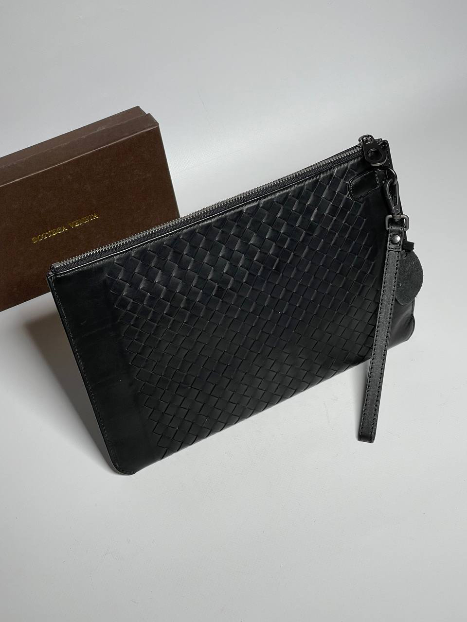 МУЖСКОЙ КЛАТЧ BOTTEGA VENETA детальное фото