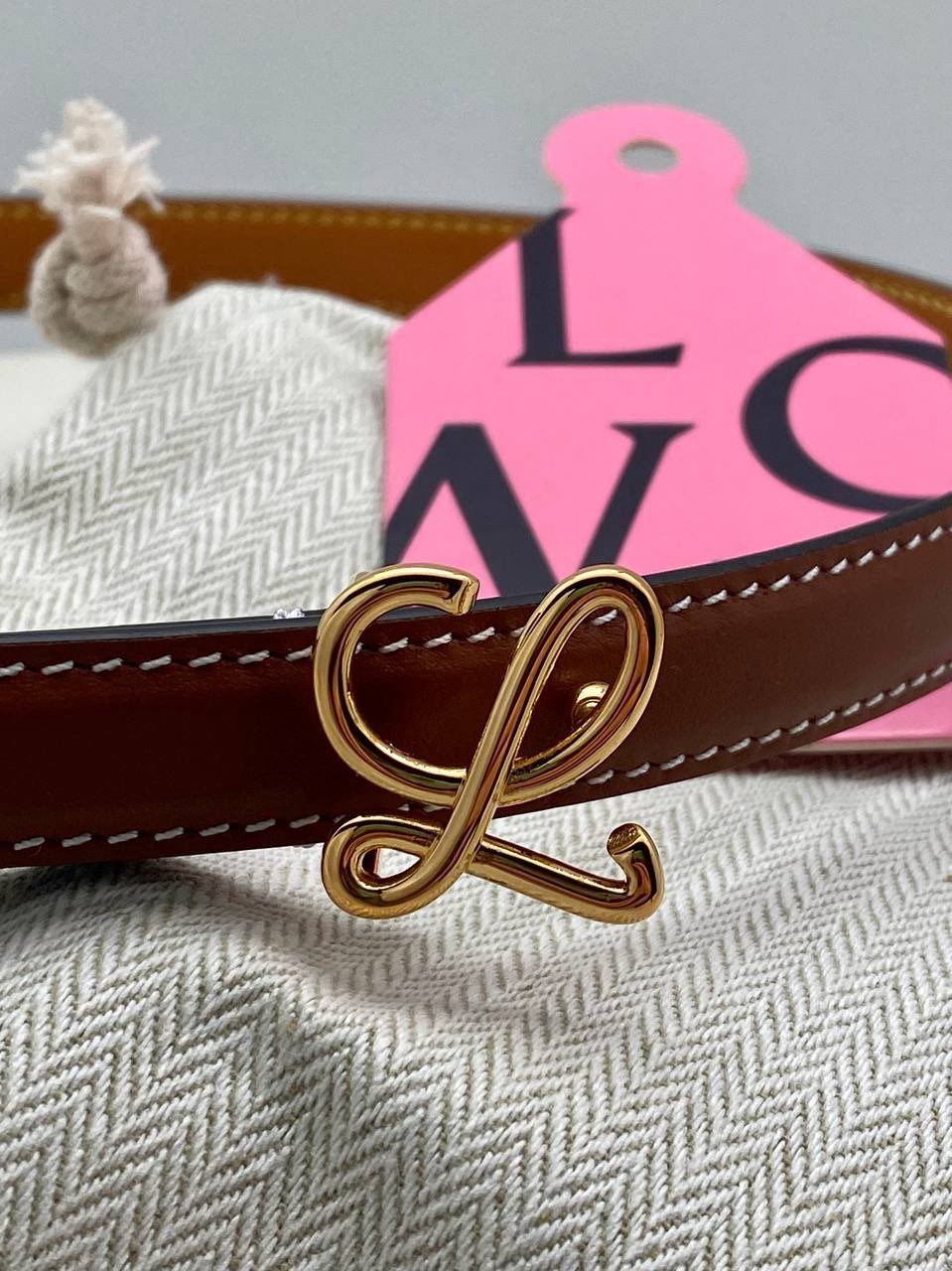 ЖЕНСКИЙ РЕМЕНЬ LOEWE детальное фото