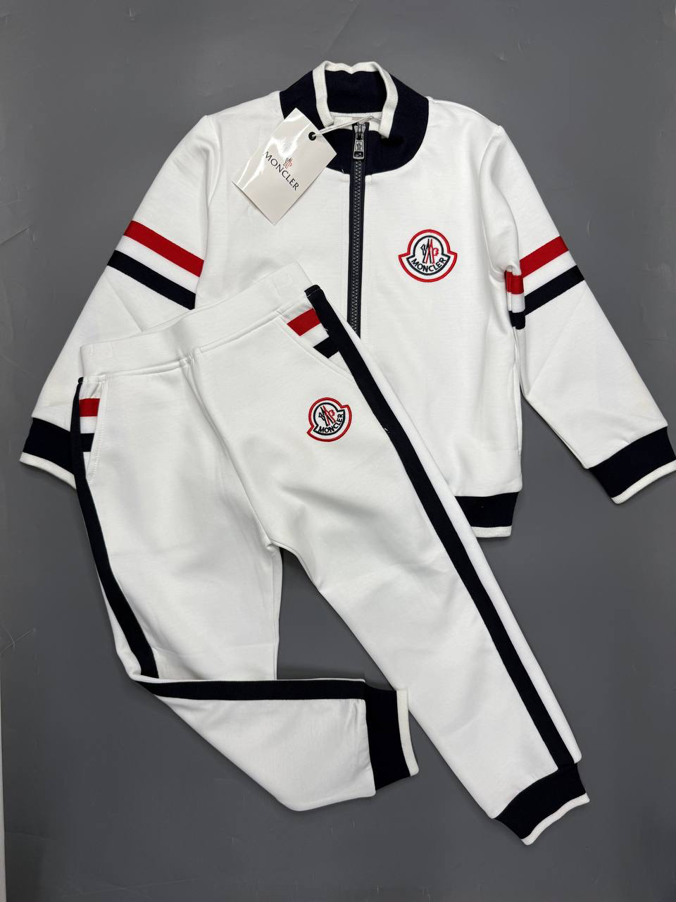 ДЕТСКИЙ КОСТЮМ MONCLER детальное фото