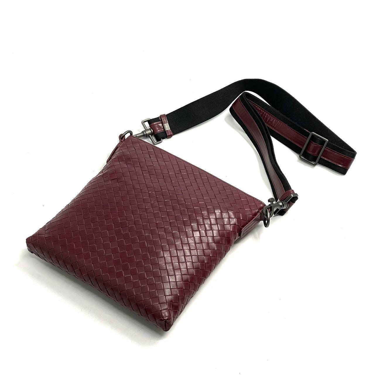 МУЖСКАЯ СУМКА МЕССЕНДЖЕР BOTTEGA VENETA детальное фото