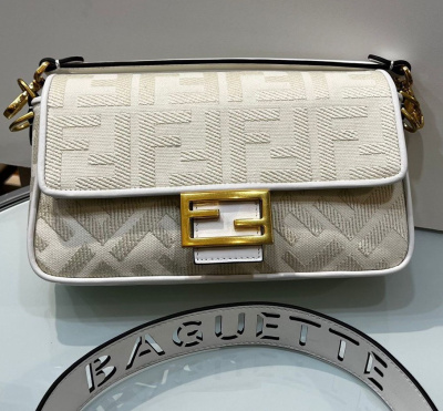 СУМКА FENDI BACUETTE фото