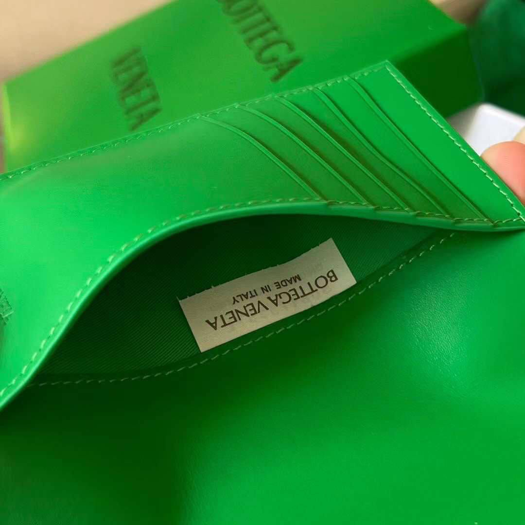 МУЖСКАЯ ОБЛОЖКА НА ПАСПОРТ BOTTEGA VENETA детальное фото