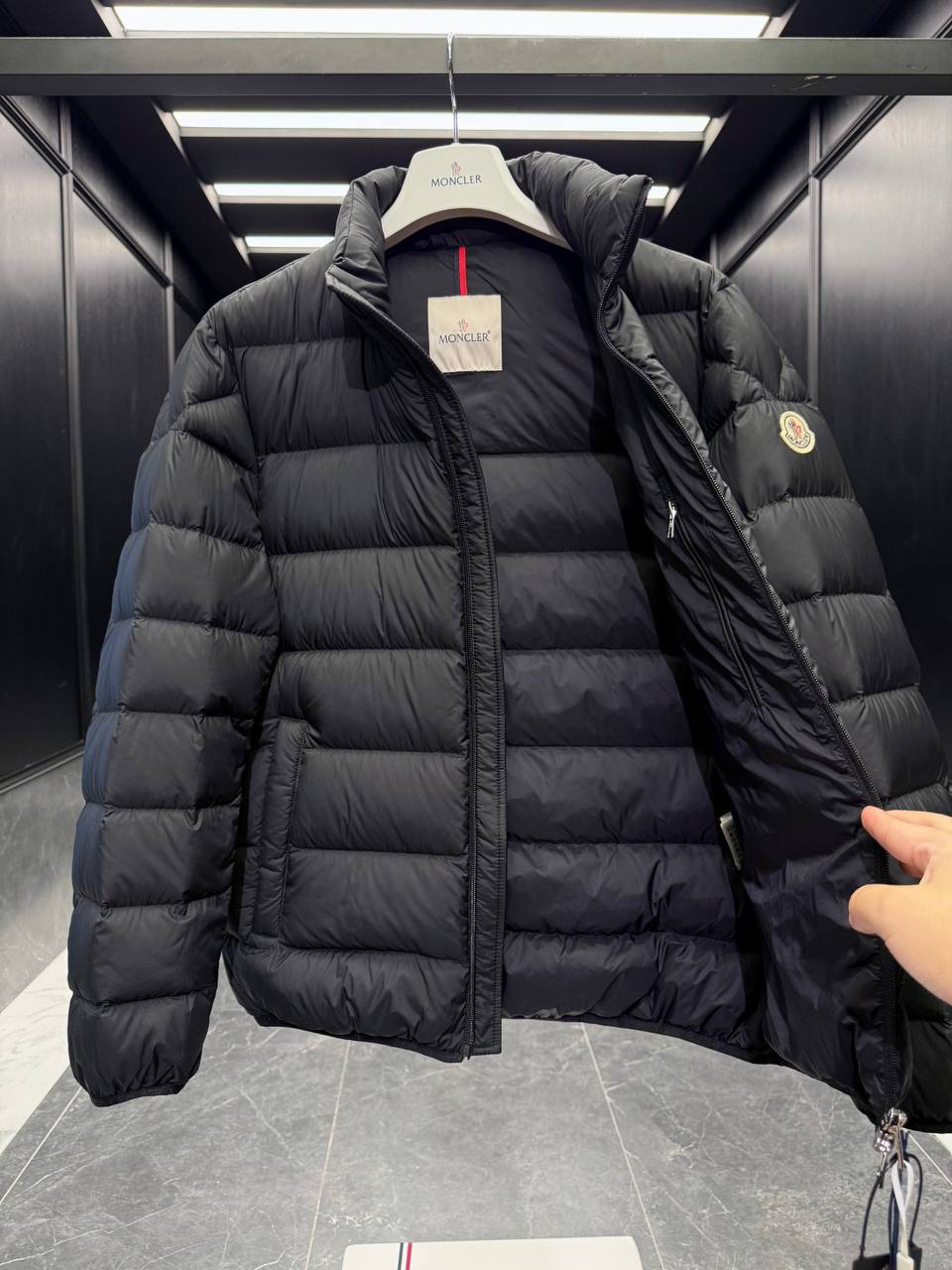 МУЖСКОЙ ПУХОВИК MONCLER детальное фото