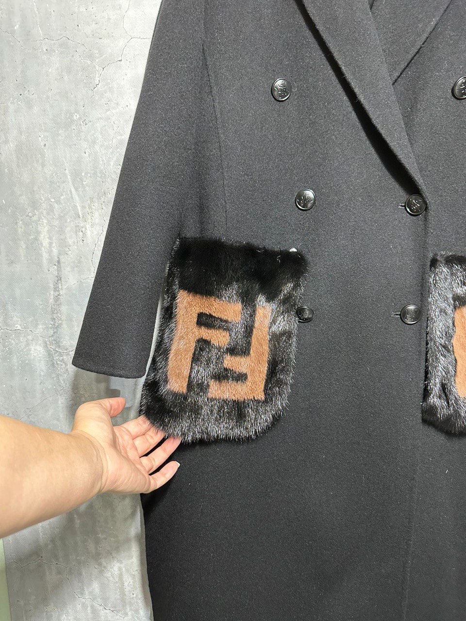 ПАЛЬТО FENDI детальное фото