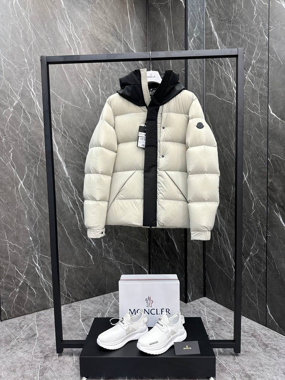 МУЖСКОЙ ПУХОВИК MONCLER детальное фото