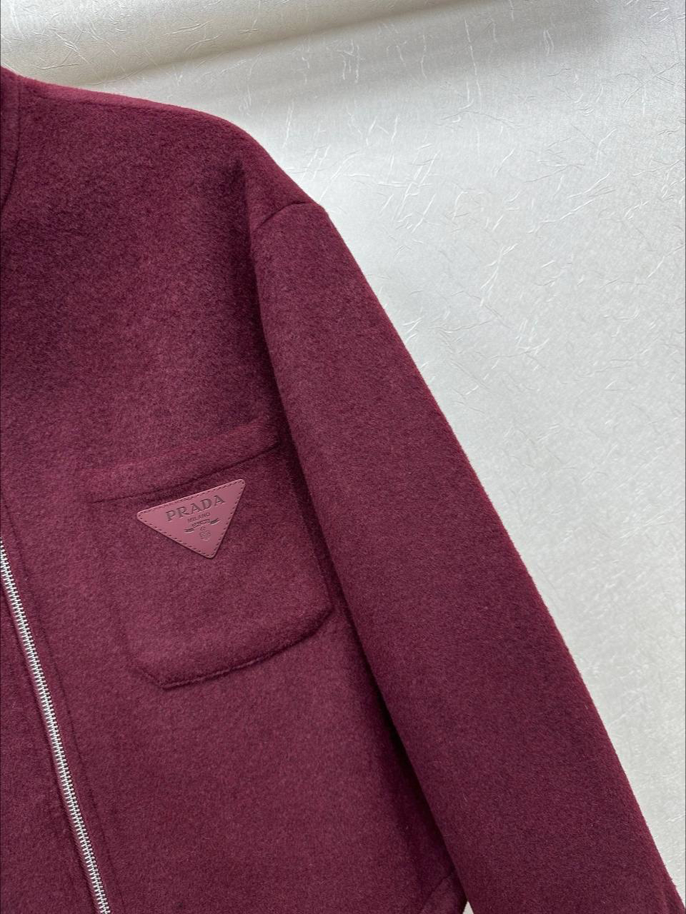 БОМБЕР PRADA детальное фото