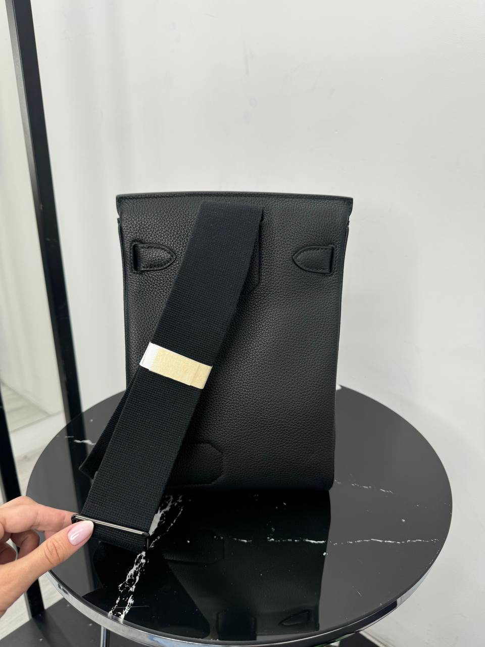 МУЖСКАЯ СУМКА СЛИНГ HERMES детальное фото
