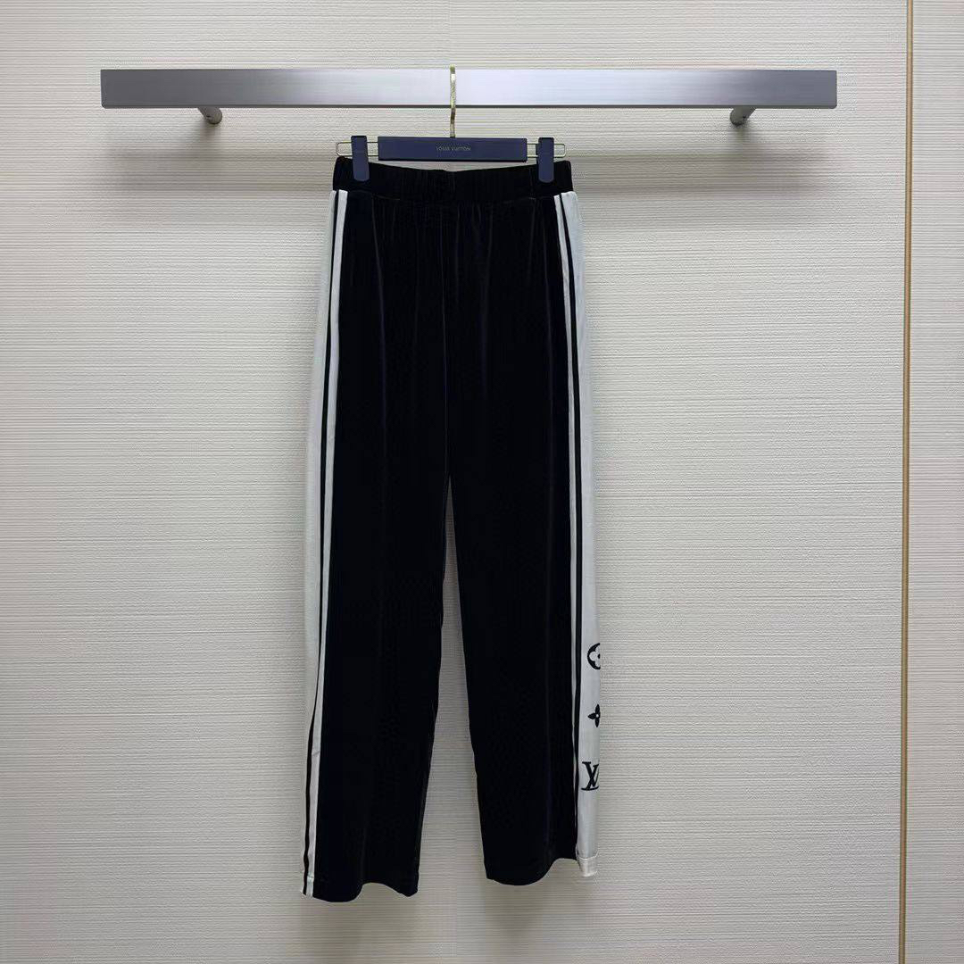 КОСТЮМ LOUIS VUITTON детальное фото