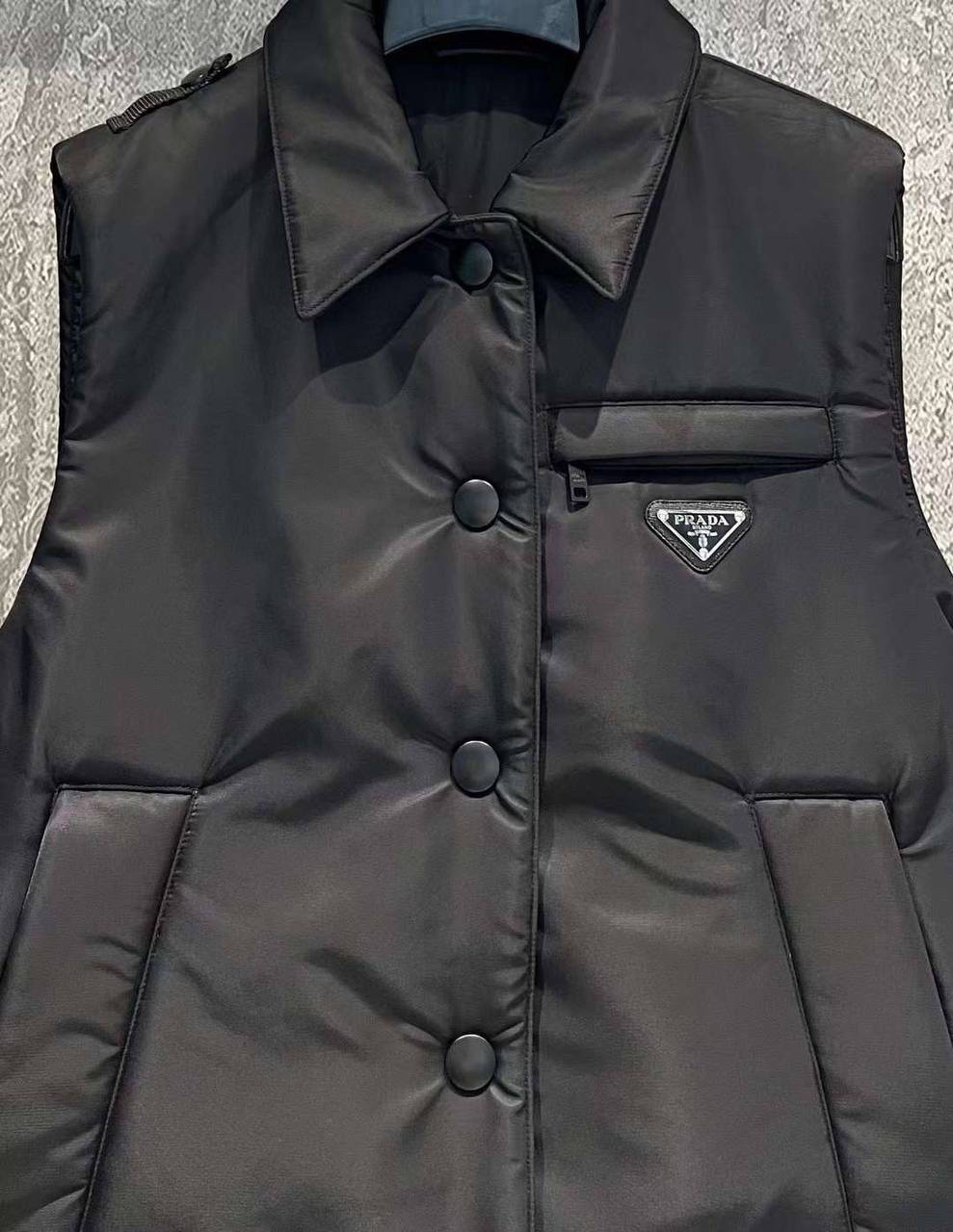 ЖИЛЕТ PRADA детальное фото